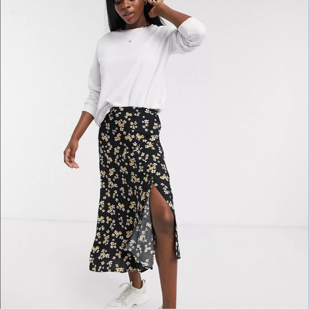 NWT Wednesday’s Girl Midi Skirt With Asymmetric Hem In Ditsy Floral Size Small